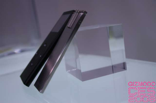 Illustration for article titled Hands On iriver Aplayer vs. iPod nano: Thinner, More Gorgeous
